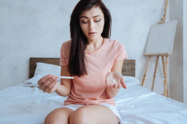  Uống thuốc tránh thai khẩn cấp sau 5 ngày bị ra máu có thai không?