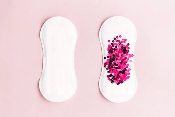 Kinh nguyệt màu đen và ít